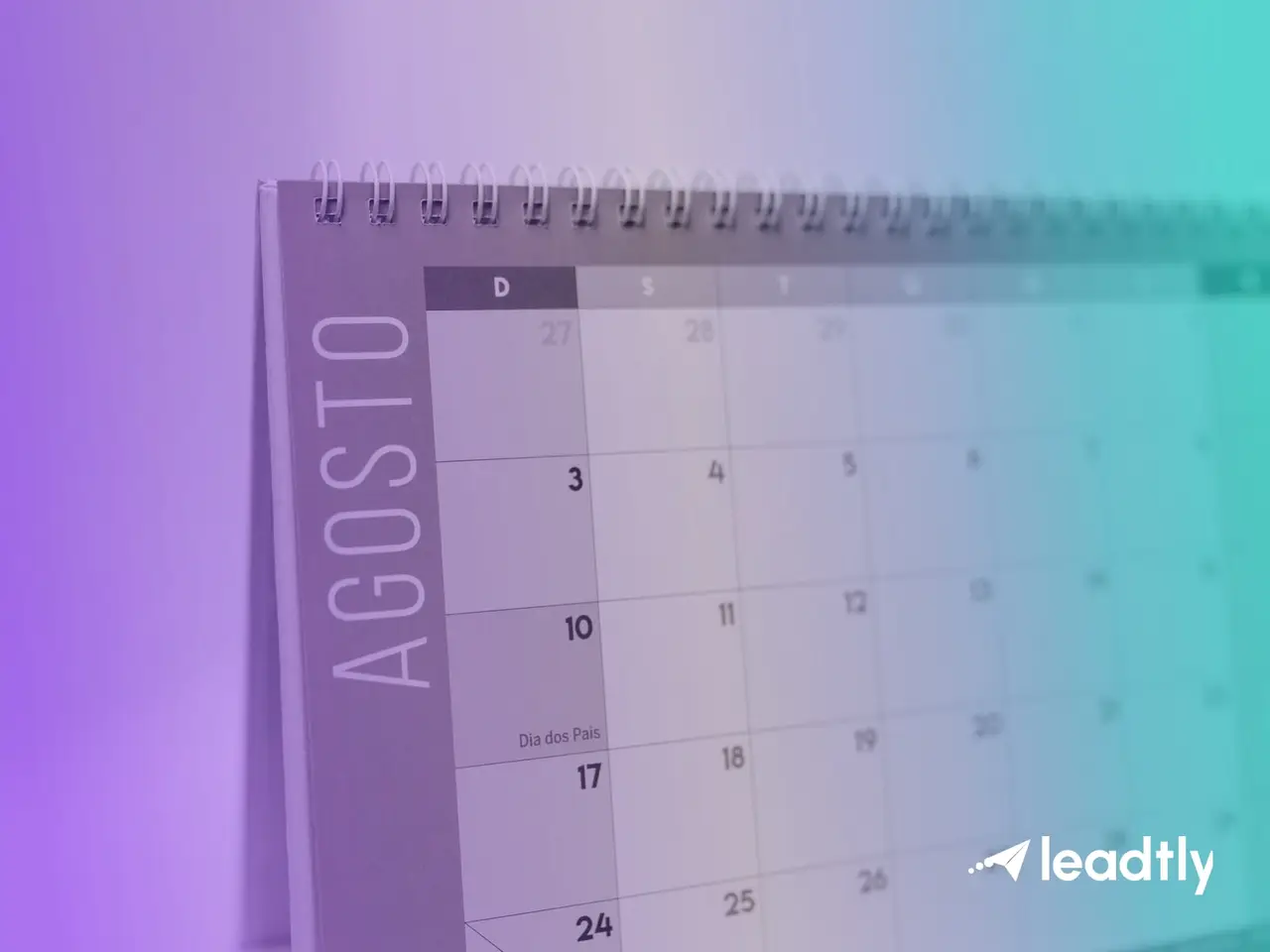 Calendario de escritorio con los días del mes
